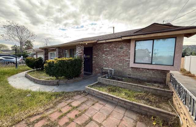 Four Bedroom Two Bathroom Home in Hemet! photos photos