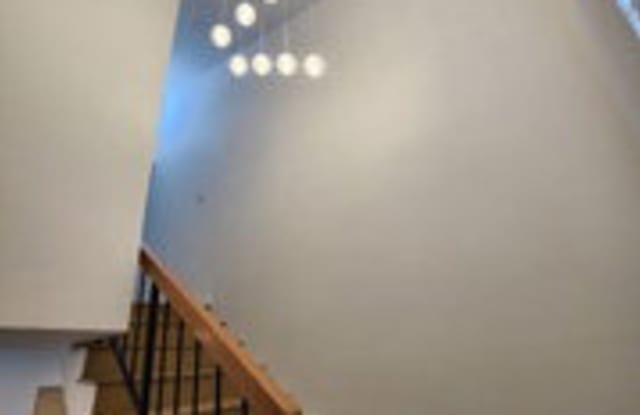 529 North Market Street Gallery 4