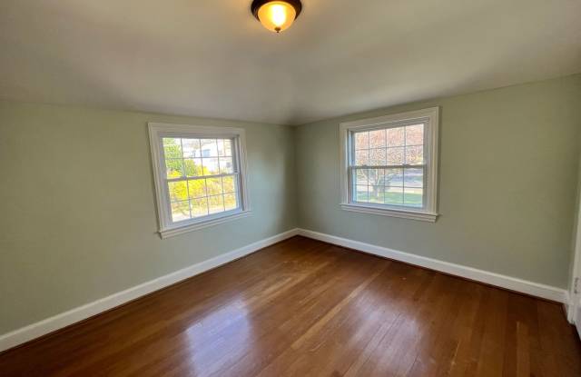 Stunning 4 BR/2.5 BA Single-Family Home in Woodmoor, MD! - 318 Whitestone Road, Four Corners, MD 20901 Stunning 4 BR/2.5 BA Single-Family Home in Woodmoor, MD! - 318 Whitestone Road, Four Corners, MD 20901