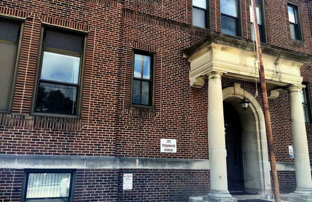 233 Ridgewood  Avenue Gallery 2