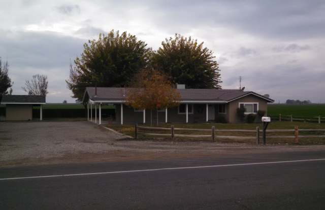 Beautiful 3 bedroom 2 bath country home! Gallery 1