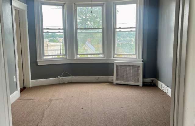 149 Voss Avenue photos photos