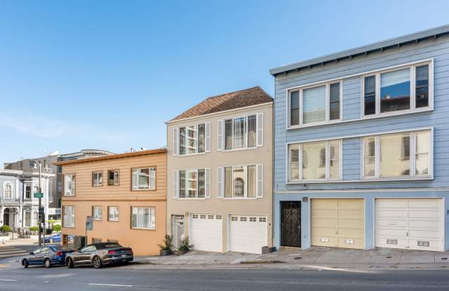 Stunning, Pet Friendly Edwardian 2BR Remodel in Prime location Gallery 2