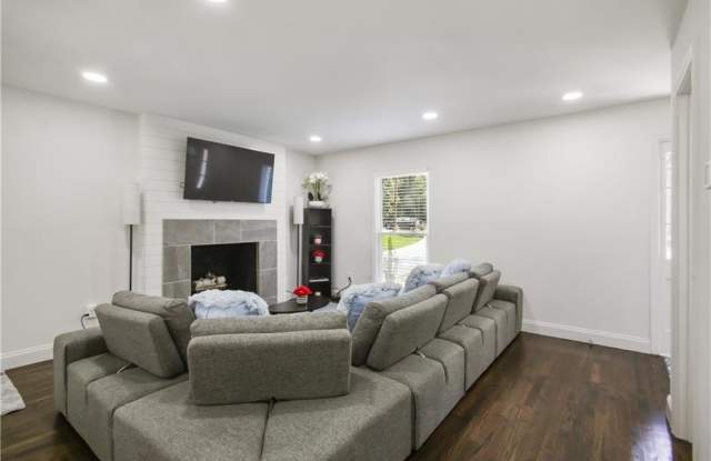 2832 Riderwood Drive Gallery 4