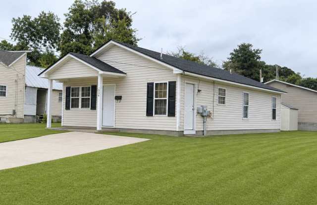 Home located in the Heart of Elizabeth City. photos photos