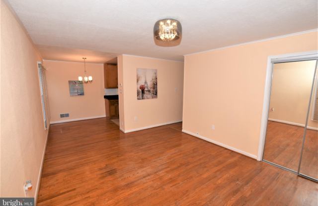 305 N GRANDIN AVENUE Gallery 3