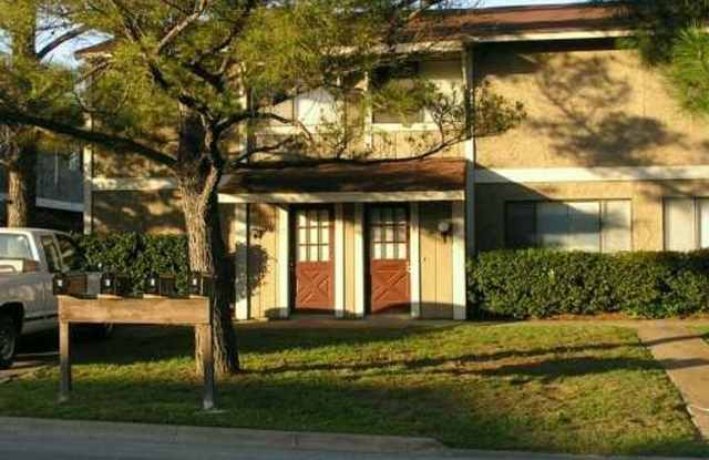 College Station - 2 bedroom /1.5 bath unit close to campus!! On TAMU Shuttle Route! photos photos