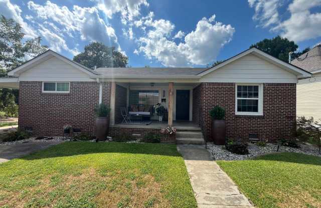 Beautifully Remodeled 3 Bedroom 2 Bathroom house walking distance from Downtown Benton at 312 Short Street. Gallery 1