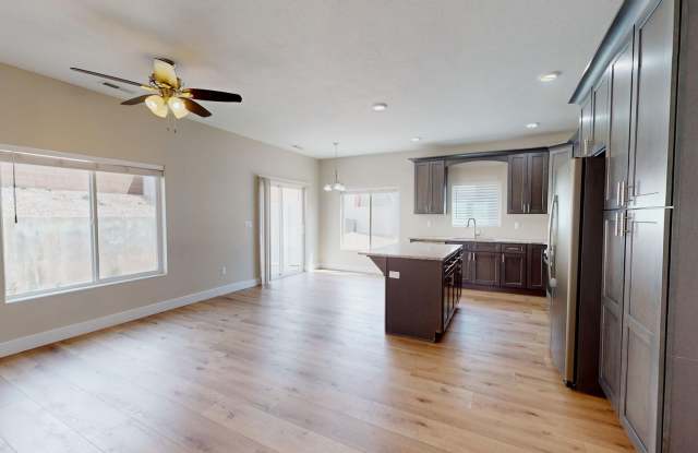 4 Bedroom Cedar Edge Townhome Gallery 4