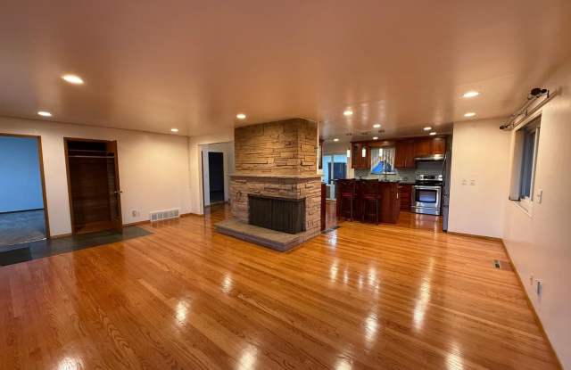Beautiful 3-Bedroom Home in Prime Magnolia Location with Mt. Rainier Views! Gallery 1