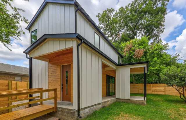 Modern and Cozy Retreat in Austin's coveted Windsor Park neighborhood! photos photos