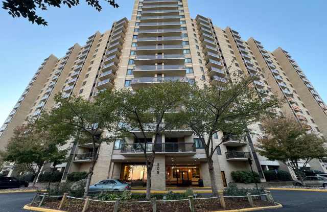 Recently Renovated 3 Bed 2.5 Bath Condo With Balcony In Vibrant Watergate At Landmark - Utilities Included photos photos
