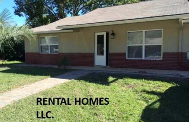 Beautiful Single Family Home with 1,585 total square feet, Remodeled a few years Ago photos photos
