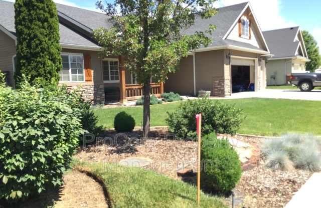 411 Glen Aspen Way - 411 N Glen Aspen Way, Star, ID 83669