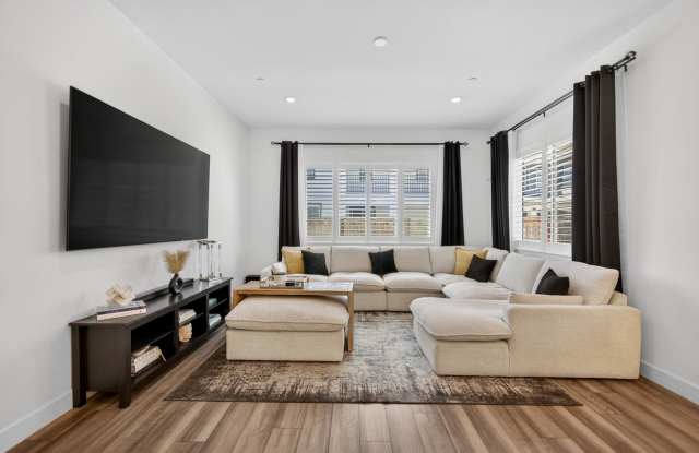 Stunning 4-Bedroom, 3-Bathroom Home in Sacramento’s Northlake Community Gallery 4