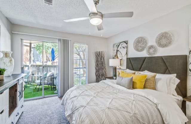 Crossroads at Arlington Apartments Gallery 4