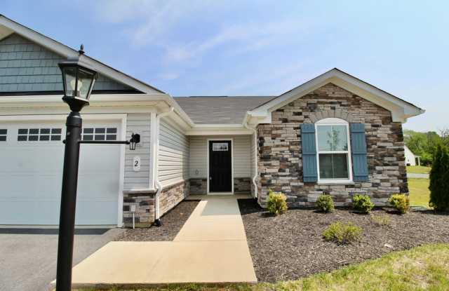 Duplex for rent with Mountain Views - 2 South Peak Dr. - Lease Assignment Available! Gallery 3