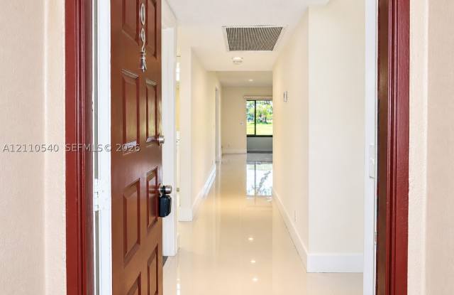 500 SW 130th Ter Gallery 1
