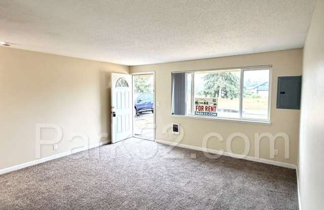 1/2 Off the 1st Full Month's Rent! Tacoma Area 2 Bedroom 1 Bathroom Duplex Gallery 4