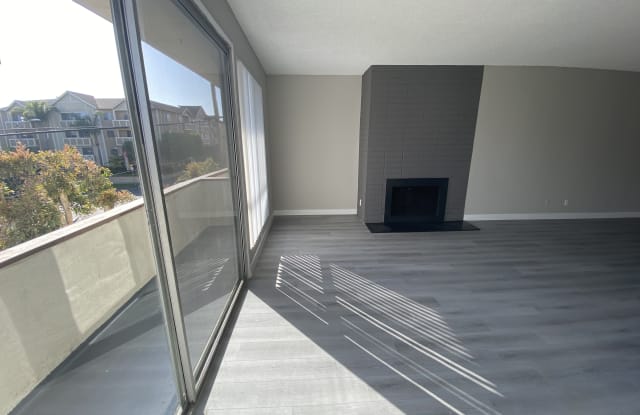 The Brentwood Collection Gallery 3