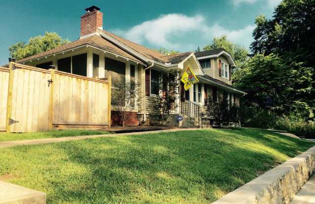 6042 Kenwood Avenue Gallery 2