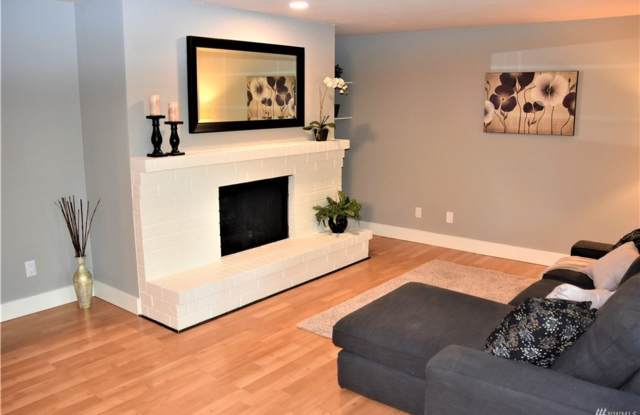 Spacious 2-Bedroom Ground Floor Condo with Private Yard in Kirkland photos photos