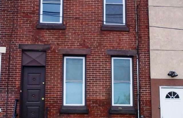 Large house on a main street! Gallery 4
