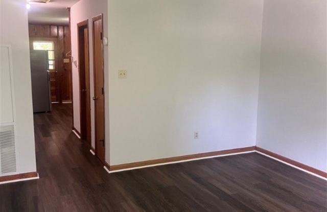 2700 Maple Street Gallery 2