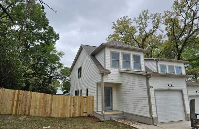 Located In The Heart Of Old Town photos photos