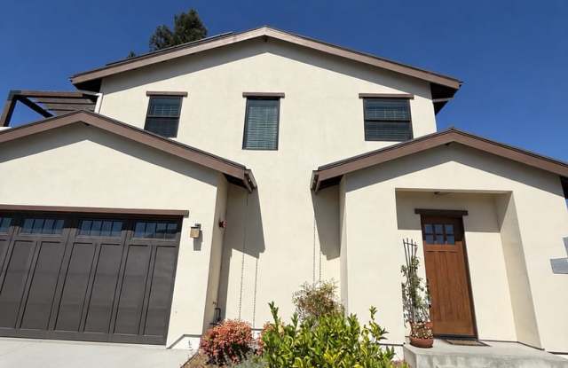 Updated 2 Bedroom/ 2 Bathroom Duplex in Coffee Park! photos photos