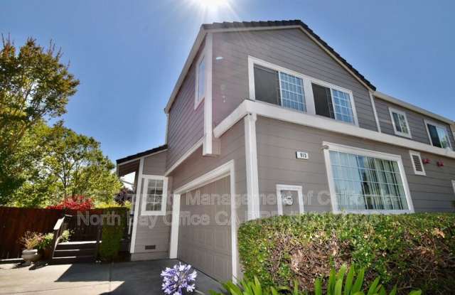 813 Vineyard Place - 813 Vineyard Place, Petaluma, CA 94954