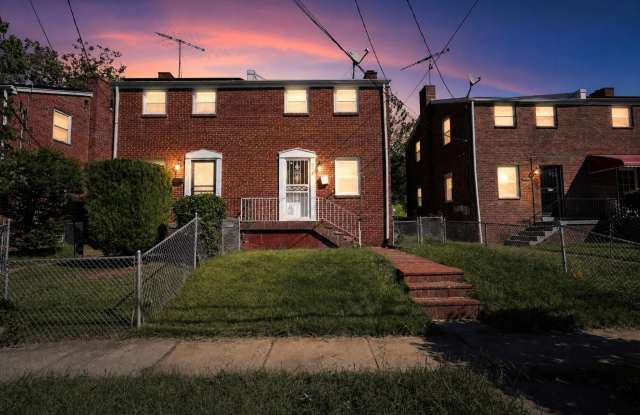 644 Burns Street Southeast Gallery 1