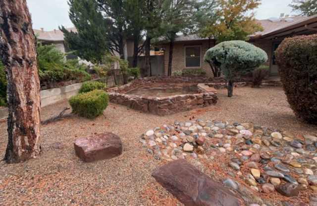 3 Bedroom, 2 Bathroom Home! Schedule a Showing! Gallery 4