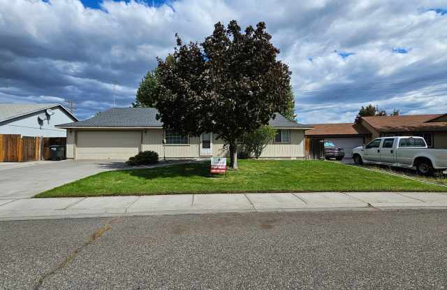2926 Iris Street, West Richland - 2926 Iris Street, West Richland, WA 99353