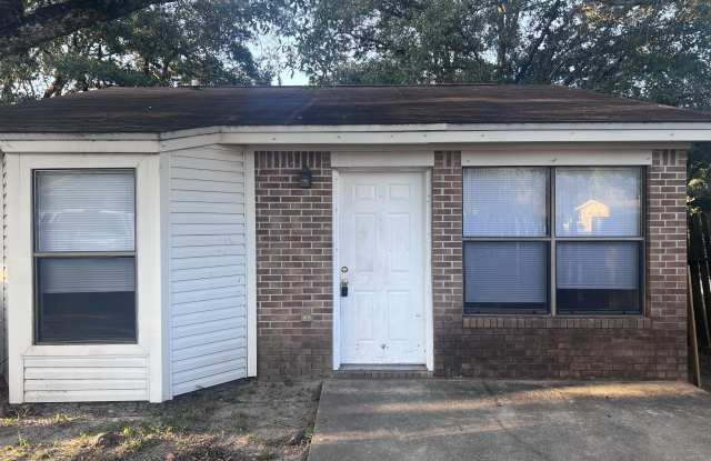 102 Lake Street - 102 Lake Street, Crestview, FL 32539