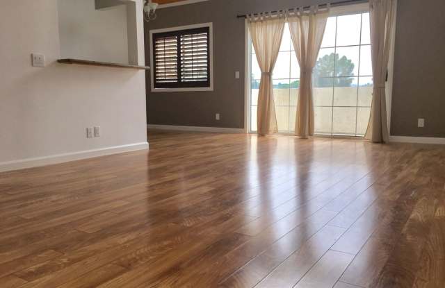 Beautifully Renovated 2 Bed/2 Bath Apartment in Canoga Park with Hardwood Floors, Central Air Conditioning, Stainless Steel Appliances, Private Balcony, and Laundry HookUps - 21529 Saticoy Street, Los Angeles, CA 91304