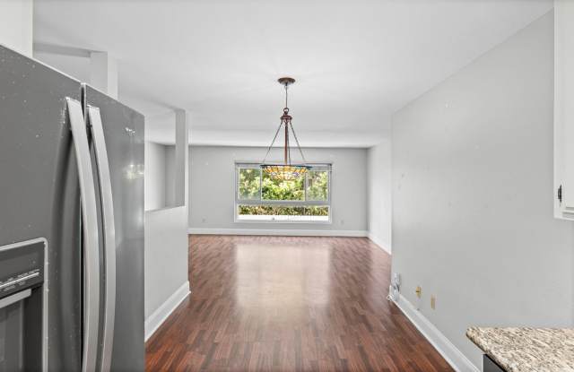 140 Walnut Avenue Gallery 2