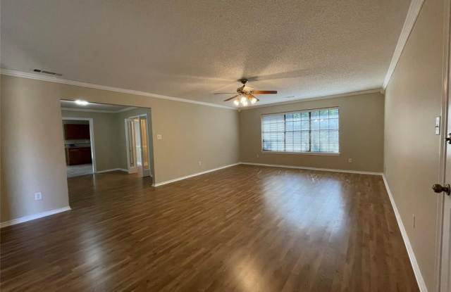 4605 LAKE HILL Drive Gallery 3