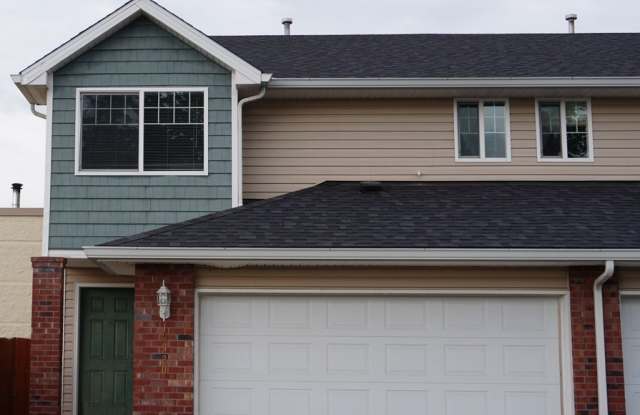MOVE-IN SPECIAL - Spacious Salmon Creek Townhome for Lease - 13920 NE 7th Ct. Gallery 1