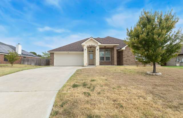 Spacious Nolanville Home with Office, Solar Panels & Fireplace photos photos