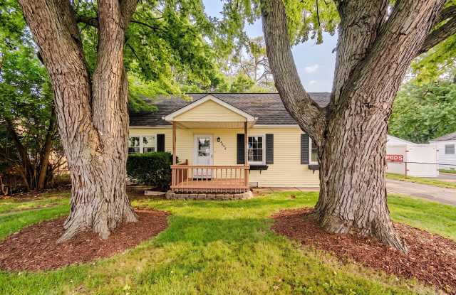 Charming 3-Bedroom, 1.5-Bathroom, Full Equipped Kitchen, Washer and Dryer Included, and Car Garage Gallery 1