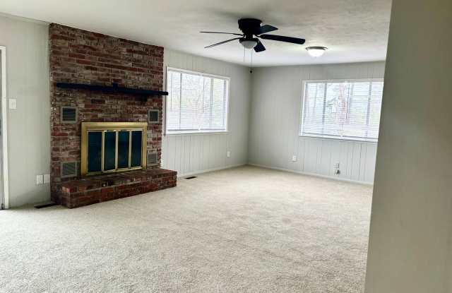 Spacious 4 Bedroom 2.5 Bath Gallery 3