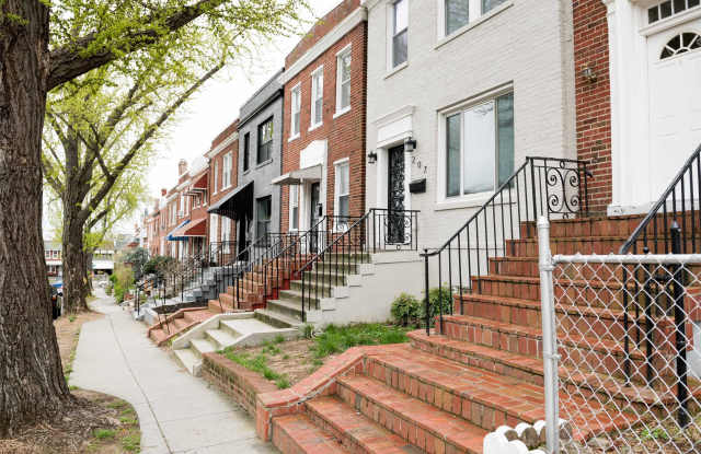 205 Ascot Place Northeast, 1 Gallery 2