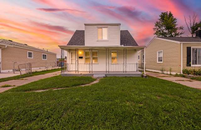 Charming 3-Bedroom Home with Fenced Yard & Detached Garage Gallery 1