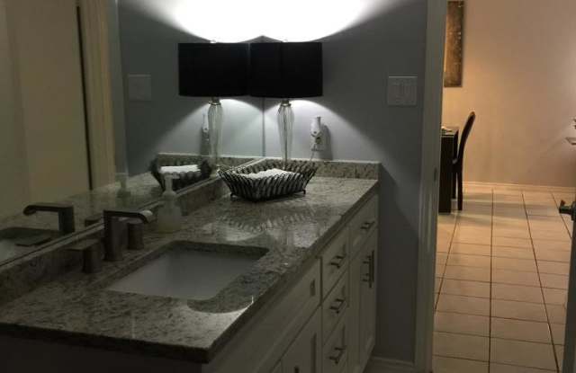 806-5 CONTINENTAL DR. Gallery 3