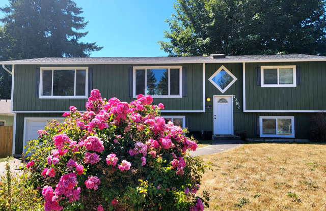 Bright and Spacious 4 bedroom in Port Orchard, Available early August photos photos
