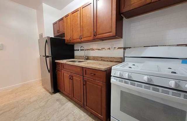 2301 Creston Avenue photos photos