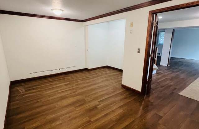Large 4 Bedroom House in Iowa City Gallery 3