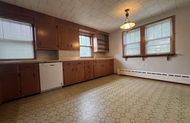 216 W Main Gallery 3