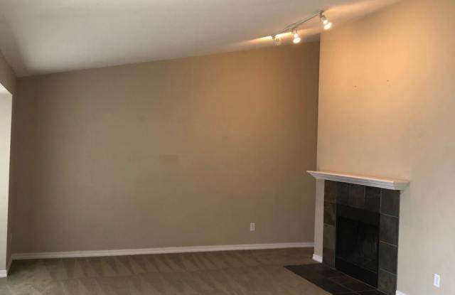 1725 W SunnFjord Lane #J304 Gallery 3